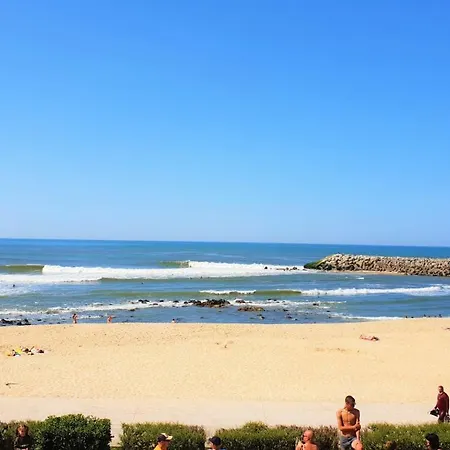 The Shore@greencoast - Waterfront House Espinho Holiday home